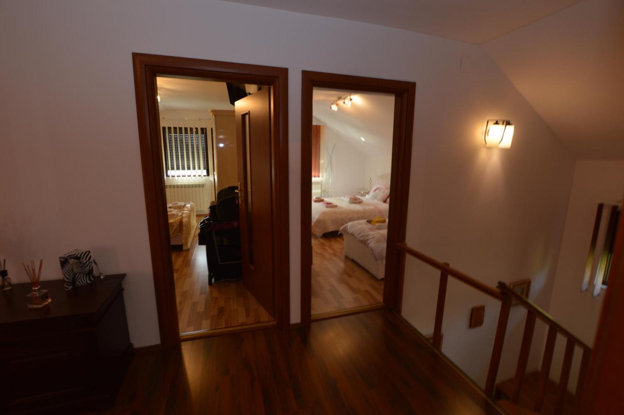 Piatra Neamţ Casa Irinaヴィラ エクステリア 写真